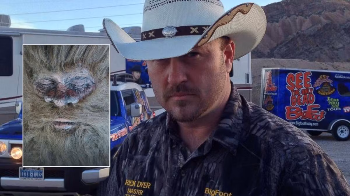 Rick Dyer, một người tự xưng là thợ săn quái thú Bigfoot, tuyên bố đã bắn hạ sinh vật huyền thoại này ở Texas vào năm 2012. Sau một thời gian dài giữ bí mật, ông Dyer công bố hình ảnh và thông tin về việc xét nghiệm xác Bigfoot, khẳng định tính chân thực của phát hiện này. Ông dự kiến sẽ tổ chức họp báo và triển lãm xác Bigfoot khắp Mỹ, Mexico và Canada, dù có nhiều người nghi ngờ và chỉ trích. (Ảnh: ABC News)