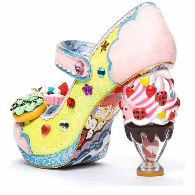 4. Dép làm mát bằng kem: Trong những ngày hè nóng bức, việc đi một đôi dép lạnh có thể là một trải nghiệm thú vị. Đó là lý do một nhà sáng chế đã tạo ra dép làm mát bằng kem. Đôi dép này có một ngăn chứa kem bên trong, giúp làm mát đôi chân của bạn khi bước đi. Tuy nhiên, ý tưởng này không được đánh giá cao về tính ứng dụng, đặc biệt là khi kem tan chảy.(Ảnh: Pinterest)