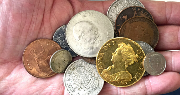 " Báu vật" này in hình Nữ hoàng Anne Vigo và là một trong số 20 đồng xu duy nhất được đúc từ 7,5 pound vàng tịch thu từ các tàu chở kho báu của Tây Ban Nha vào năm 1702. (Ảnh: Coin World)