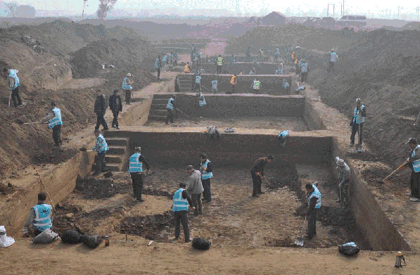 Năm 1990, một người nông dân ở huyện An Hương, tỉnh Hồ Nam, Trung Quốc, đã phát hiện một hố sụt kỳ lạ trong lúc cuốc đất, dẫn đến việc khai quật một ngôi mộ cổ từ thời Tây Tấn vào năm 1991. (Ảnh: zgshc)