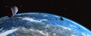 Các vật thể gần Trái Đất, bao gồm tiểu hành tinh và sao chổi, có thể gây ra những hậu quả nghiêm trọng nếu va chạm với Trái Đất. NASA đã xác định hơn 8.000 tiểu hành tinh có đường kính lớn hơn 140 mét, đủ lớn để gây ra thiệt hại nghiêm trọng nếu chúng đâm vào Trái Đất. Việc giám sát và nghiên cứu các NEOs giúp chúng ta có thể phát hiện sớm và đưa ra các biện pháp phòng ngừa kịp thời.(Ảnh: NEO Basics)