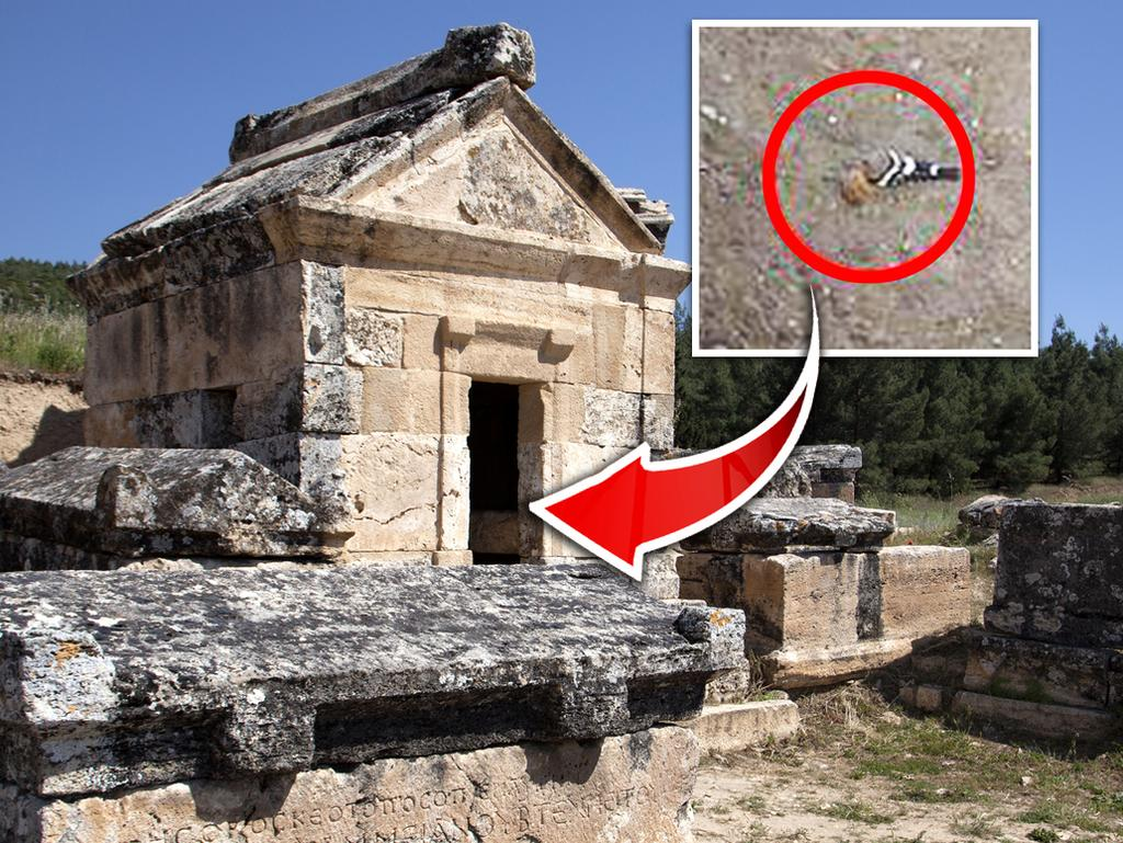 Trong thời Hy Lạp cổ và thời Roman, người ta tin rằng bất kỳ ai hoặc bất kỳ con vật nào tiếp cận ngôi đền đều sẽ chết ngay lập tức. (Ảnh: News.com.au)