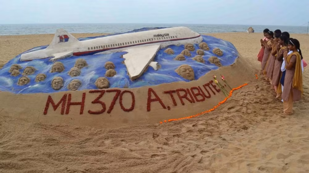 Nghiên cứu của ông cũng hỗ trợ giả thuyết rằng cơ trưởng MH370 có thể đã cố tình hạ cánh máy bay xuống biển trong một vụ việc có kiểm soát, thay vì để máy bay rơi tự do sau khi hết nhiên liệu. Giả thuyết này khác biệt so với các lý thuyết trước đây và nhấn mạnh sự khó khăn trong việc phát hiện máy bay do địa hình hiểm trở.