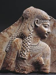 3. Cleopatra VII (69-30 TCN): Cleopatra VII là nữ Pharaoh cuối cùng của Ai Cập cổ đại và có lẽ là người nổi tiếng nhất. Bà được biết đến với trí tuệ, sự quyến rũ và mối quan hệ tình ái với hai lãnh tụ La Mã, Julius Caesar và Mark Antony. (Ảnh: National Geographic)