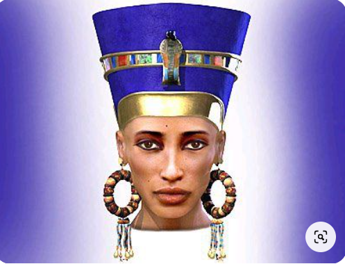 2. Nữ hoàng Nefertiti: Năm 1912, nhóm khảo cổ người Đức phát hiện bức tượng bán thân của Nefertiti trong thành phố Amarna bị lãng quên. Bức tượng khắc họa khuôn mặt sắc sảo với cổ cao, lông mày mỏng và gò má cao nhọn. Các nhà khoa học phục dựng khuôn mặt của bà dựa trên bức tượng này.(Ảnh: pinterest)