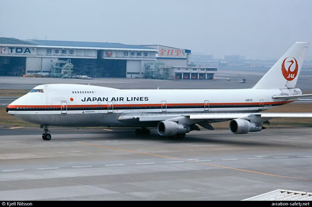 3. Vụ tai nạn của Chuyến bay 123 của Japan Airlines (1985): Ngày 12/8/1985, chiếc Boeing 747SR-46 của Japan Airlines gặp sự cố nghiêm trọng khi bay từ Tokyo đến Osaka. Máy bay bị mất áp suất do sự cố kỹ thuật, dẫn đến mất kiểm soát và lao xuống núi Takamagahara. (Ảnh:Aviation Safety Network)