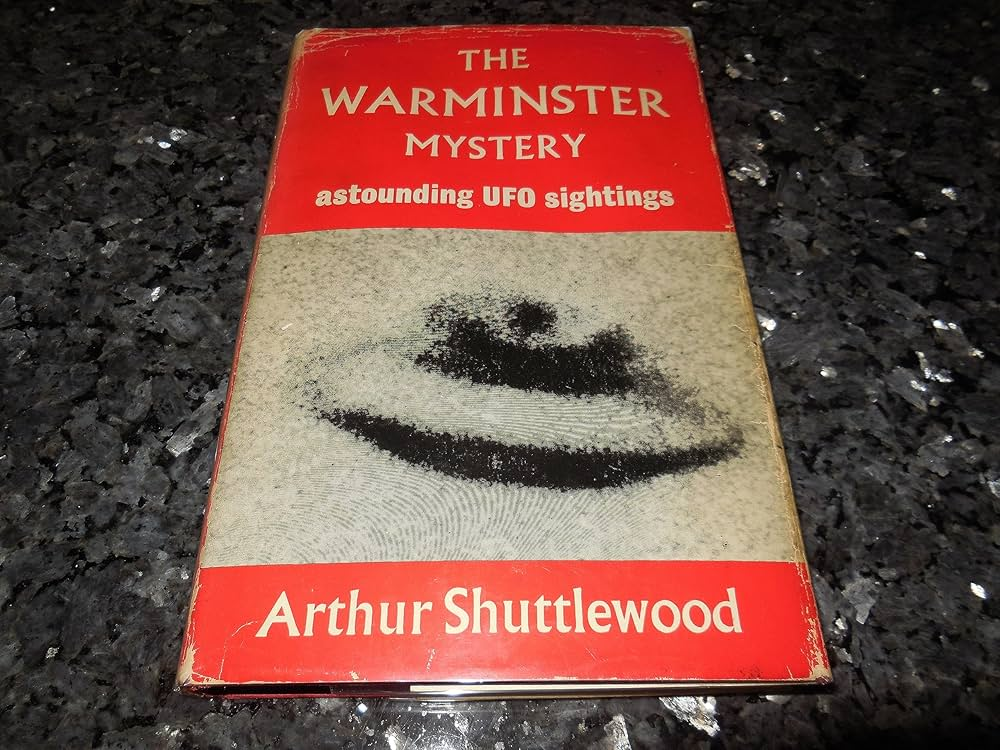 Arthur Shuttlewood, phóng viên của tờ Warminster Journal, đã viết nhiều cuốn sách về những vụ nhìn thấy UFO này và tin rằng chúng có nguồn gốc từ người ngoài hành tinh. Ông đã nghe câu chuyện từ 49 nhân chứng về những âm thanh vo ve kỳ lạ và những tác động tiêu cực đến động vật và con người.(Ảnh:Amazon)