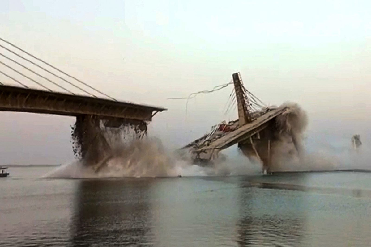 Theo thời gian, các công trình nhân tạo như tòa nhà, cầu đường sẽ bắt đầu xuống cấp và sụp đổ do không được bảo trì. Các vật liệu xây dựng sẽ bị thiên nhiên xâm thực, và các thành phố sẽ dần dần biến mất dưới lớp cây cối và đất đá. (Ảnh: CNN)