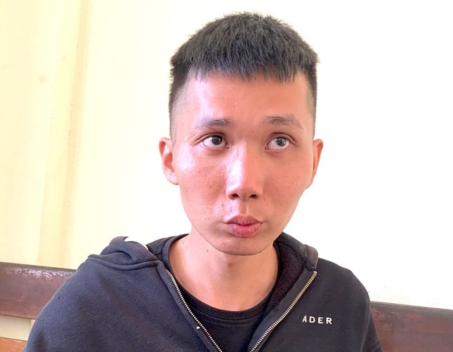 Nghịch tử chém mẹ ruột bị bắt khi đang lẩn trốn tại nghĩa trang Nghich tu chem me ruot bi bat khi dang lan tron tai nghia trang