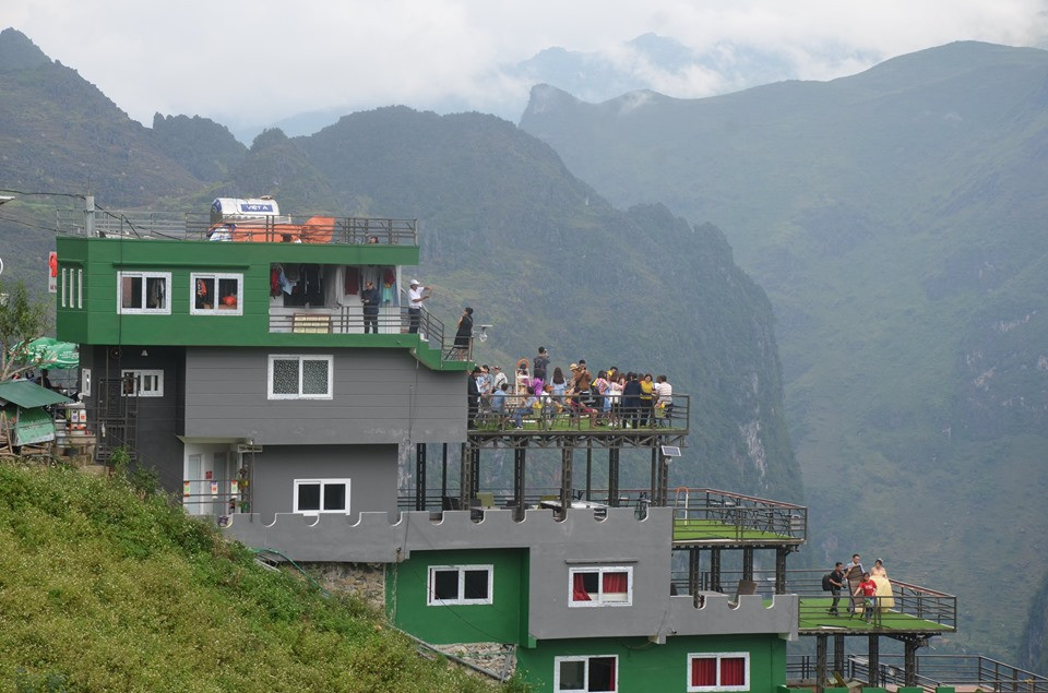 Chủ công trình này chỉ mở cửa khu vực đơn nguyên 1,2 cho du khách ra ngắm và chụp ảnh. 