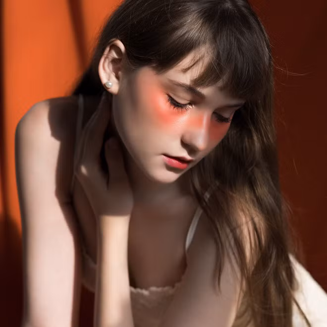 Từ khi còn nhỏ, Vicky thường xuyên đi du lịch cùng gia đình ở nhiều nơi khác nhau như Hy Lạp, Thổ Nhĩ Kỳ, Phần Lan và ghé thăm các nước châu Á. Không nhớ hết những đất nước mình từng đi qua, nhưng với Việt Nam, cô có ấn tượng và tình cảm đặc biệt ngay từ lần đầu tiên được đặt chân đến trong một kỳ nghỉ từ nhiều năm trước.