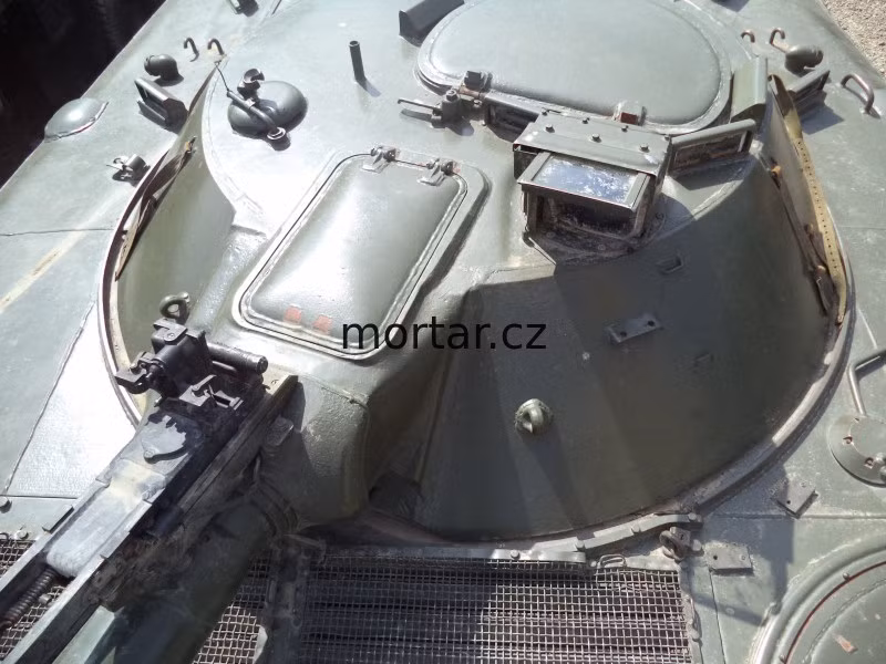 Cơ số AT-3 trên xe chiến đấu bộ binh BMP-1 tối đa 5 quả gồm: 2 quả trong tháp pháo; 2 quả trong xe và một quả lắp sẵn trên bệ phóng đặt ngay trên gốc nòng pháo chính 73mm.