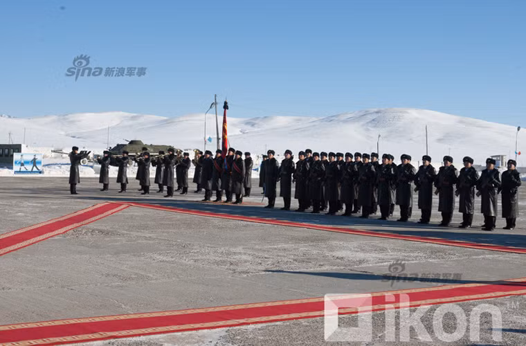 Buổi lễ diễn ra tại căn cứ Lữ đoàn bộ binh cơ giới số 1 Quân đội Mông Cổ với sự tham gia của Đại sứ Nga, tùy viên quốc phòng Đại sứ quán Nga ở Mông Cổ.