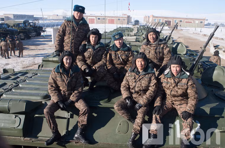 Xe bọc thép BTR-70M được trang bị động cơ, tháp pháo và thân sau giống với BTR-80.