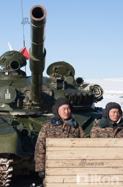 Xe tăng T-72A (Object 176) là phiên bản cải tiến từ thế hệ đầu tiên của dòng tăng T-72.