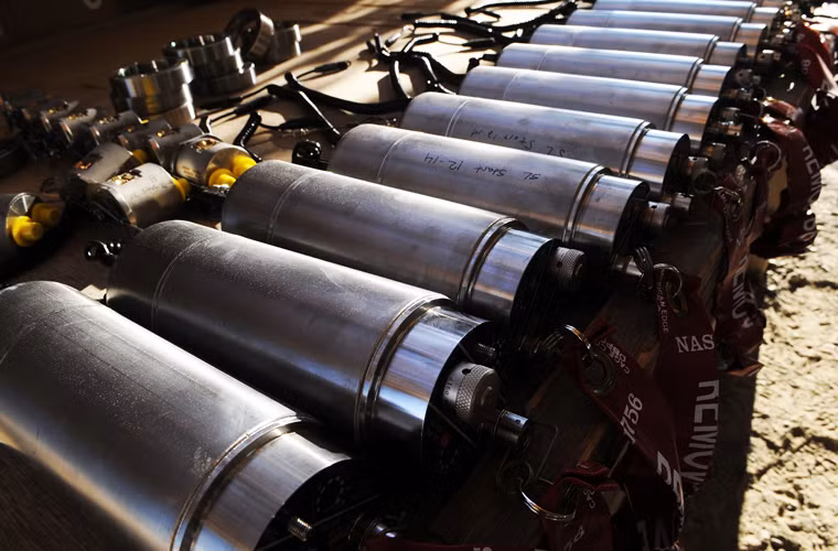 Ngoài ra còn có 8.5000 ngòi nổ FMU-152 dành cho bộ chuyển đổi bom thông minh Paveway.