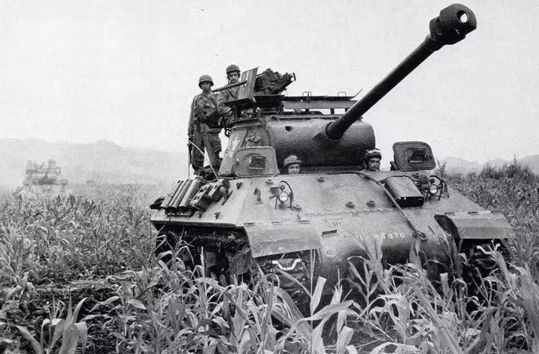 Pháo chống tăng tự hành M-36 Jackson thuộc tiểu đoàn tăng được thành lập năm 1952. Jackson được Mỹ sản xuất từ cuối cuộc CTTG 2, chuyên dùng để chống lại các xe tăng hạng trung Panther và hạng nặng Tiger của Đức quốc xã. Nó được trang bị bộ giáp dày từ 9-108mm, lắp pháo chống tăng 90mm M3.