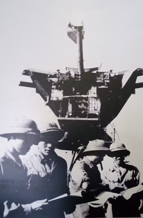 Đài SNR-125 công suất phát 250kW có nhiệm vụ theo dõi, điều khiển hỏa lực và radar dẫn đường cho tên lửa tấn công mục tiêu. Tầm theo dõi mục tiêu từ 40-80km tùy chế độ.