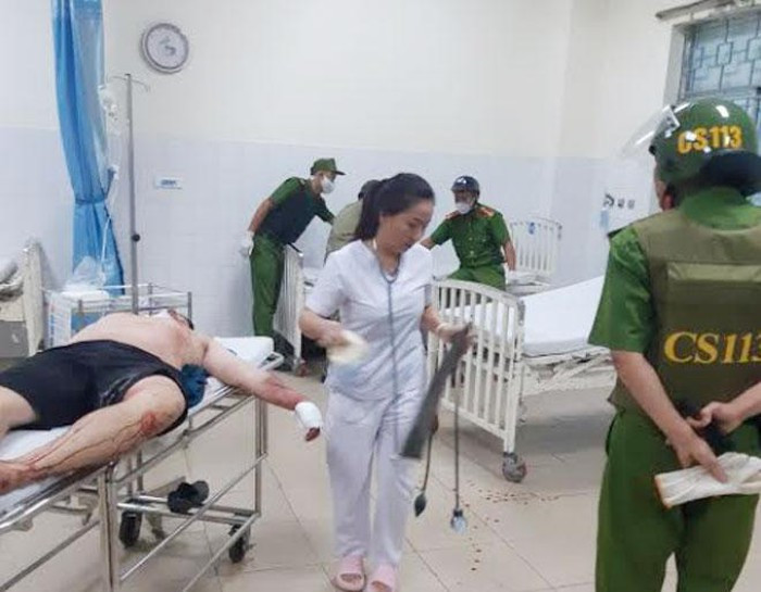 Khong che ke tam than dung dao dam ban than