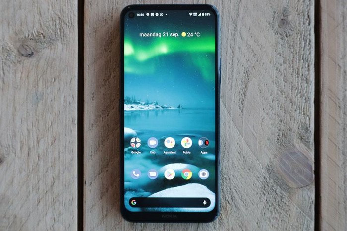 Nokia 8.3 5G được trang bị tấm nền màn hình IPS LCD kích thước 6,81 inch, độ phân giải Full HD Plus (2.400x1.080 pixel). Màn hình này được chia theo tỷ lệ 20:9, tích hợp công nghệ HDR10, tần số quét 120 Hz.