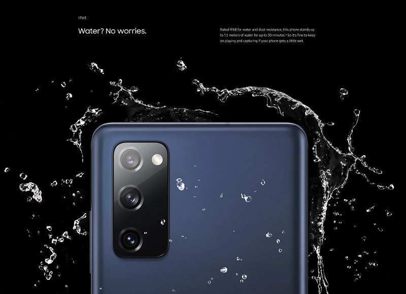 Galaxy S20 FE sở hữu camera selfie cũng được nâng độ phân giải lên 32 MP(26mm,f/2.0). Cụm camera sau bao gồm ống kính chính với độ phân giải 12MP(26mm,f/1.8) chống rung quang học, lấy nét theo pha Dual Pixel. Hai ống kính phụ còn lại là camera zoom 3x quang học, độ phân giải 8MP cùng camera góc siêu rộng 123 độ, độ phân giải 12 MP.