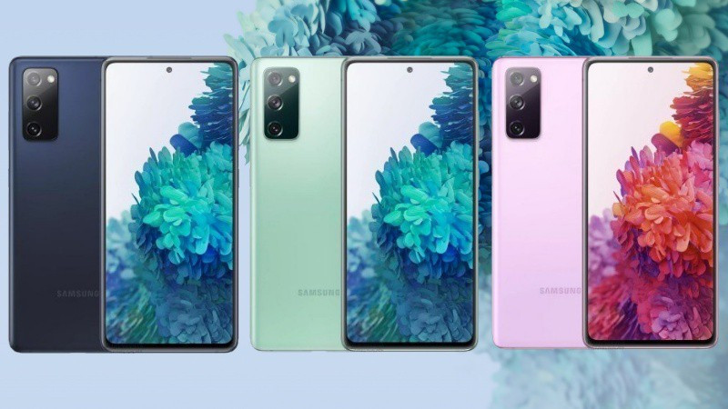 iPhone 11 nặng 195gr đi cùng kích thước lần lượt 150.0 x 75.7 x 8.3 mm, còn những con số này được chỉ ra ở S20 FE sẽ là 190gr và 159.8 x 75.5 x 8.4 mm. Mức giá đổi lại cũng không chứng kiến sự chênh lệch khi đồng đều ở mức 699 USD, nhưng tất nhiên nên nhớ iPhone 11 còn 2 mức giá cao hơn đổi lại cho phiên bản 128GB và 256GB. Tuy nhiên sau sự ra mắt của iPhone 12, đây sẽ không còn là mức giá sàn được niêm yết nữa.