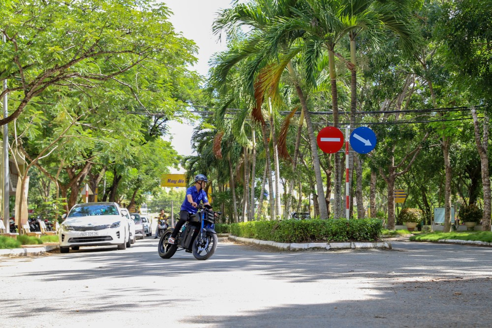 Chiếc xe hoàn thiện với tổng chi phí gần 3.000 USD tương đương hơn 60 triệu đồng, tốc độ tối đa đạt được có thể lên đến 85km/giờ.