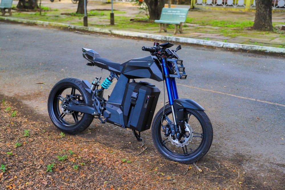 Chiếc xe dựa trên mẫu thiết kế bản vẽ của BMW HP Kunst Hydrogen Concept - một ý tưởng được trình bày cách đây gần chục năm bởi các sinh viên tại trường thiết kế nổi tiếng ISD Rubika (Pháp). 