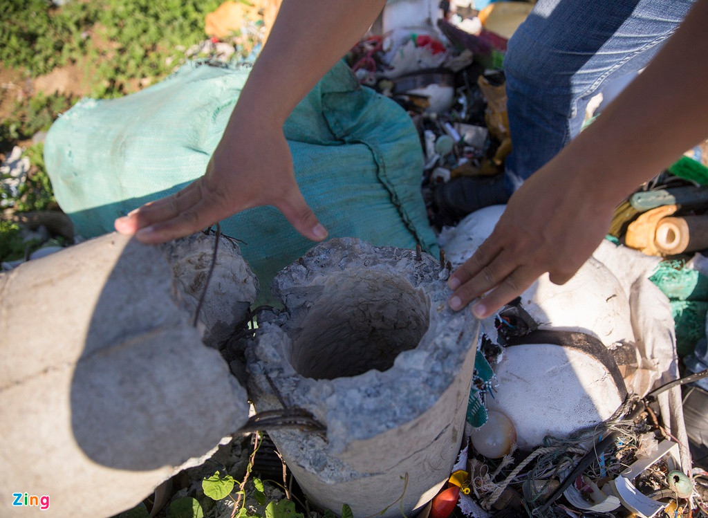 Theo ông Thanh Long, Giám đốc Công ty Điện lực Thừa Thiên - Huế, các trụ điện được sản xuất theo Tiêu chuẩn TCVN 5847:2016, 5847:1994 và được hội đồng chuyên môn kiểm tra chất lượng trước khi lắp đặt.