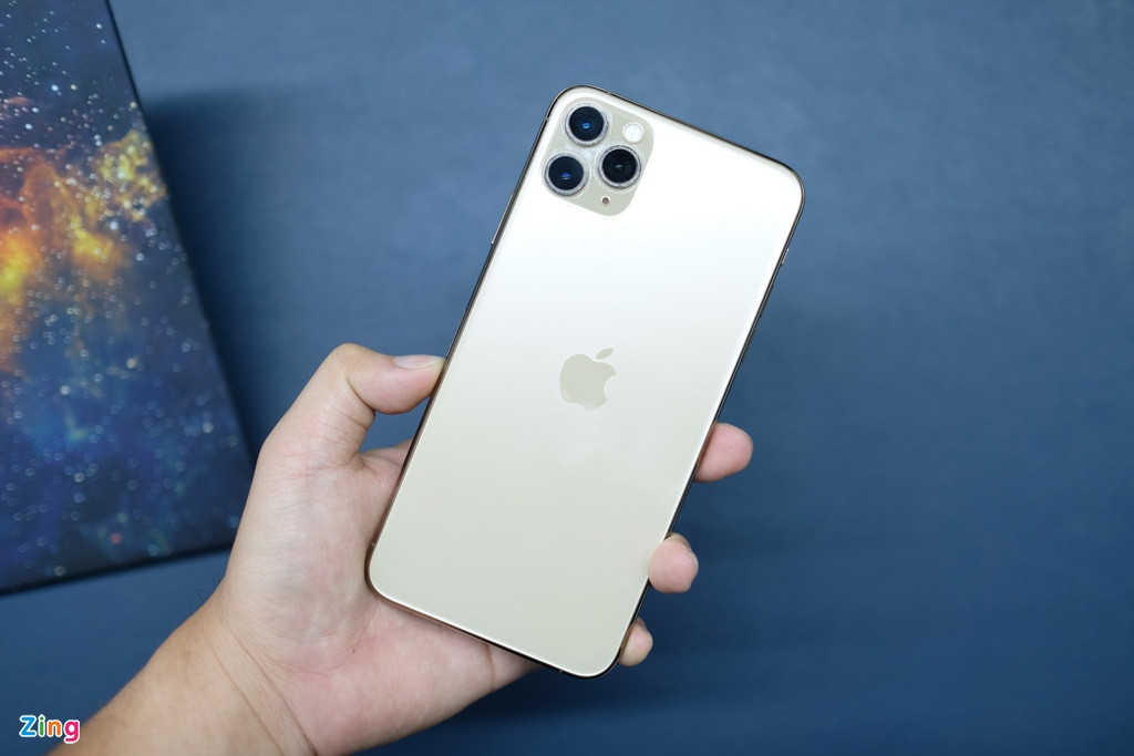 iPhone 11 Pro Max: Năm 2019, iPhone 11 bất ngờ được nhập về Việt Nam cả 3 phiên bản bởi một cửa hàng ở Hà Nội. Tuy vậy, do lo ngại các chính sách quản lý nguồn hàng của Apple, cả ba phiên bản được người nhập hàng giữ lại dùng. Tuy vậy, theo tiết lộ từ chủ cửa hàng, phiên bản iPhone 11 Pro Max từng được chào bán với giá 100 triệu đồng. 