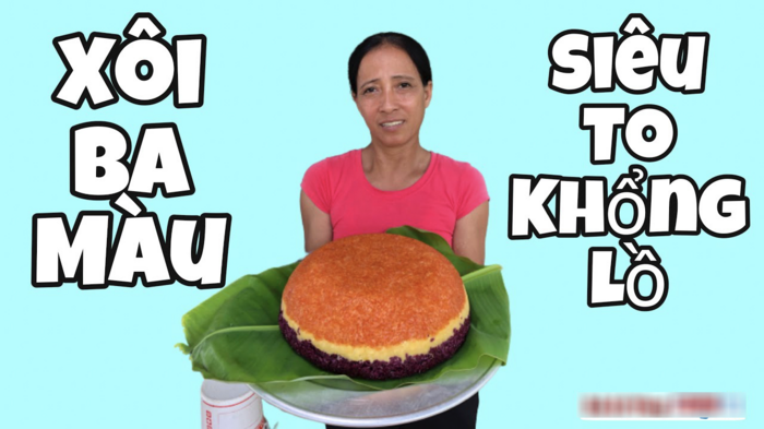 Thời gian gần đây, bà Lý đã tăng lượng thực phẩm khi nấu các món ăn, và đặt tên các video “siêu to khổng lồ” như bà Tân Vlog. Điều đáng nói, bà Lý chỉ thường ăn 2 - 3 miếng rồi dừng lại, kêu no không ăn tiếp.