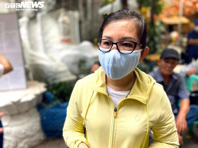 Nhieu nguoi xuc dong khi tim lai duoc tro cot that lac o chua Ky Quang 2-Hinh-2