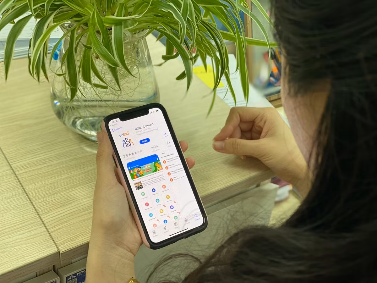 Rút ngắn khoảng cách giữa nhà trường và gia đình nhờ công nghệ 4.0 Rut ngan khoang cach giua nha truong va gia dinh nho cong nghe 4.0