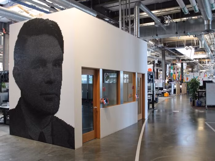 Có hai cách để các thực tập sinh tiềm năng có thể tìm kiếm cơ hội tại một trong những công ty lớn nhất trên thế giới. Ảnh: Business Insider