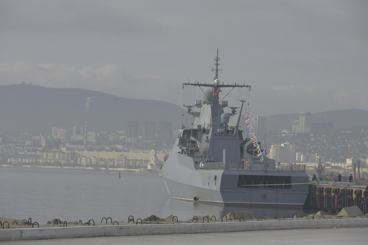 Các chiến hạm lớp này có khả năng ở trên biển liên tục 60 ngày, đạt tốc độ tối đa 30 hải lý/giờ và choán nước khoảng 1.700 tấn. Thủy thủ đoàn của tàu khoảng 80 người và phạm vi hoạt động lên đến 6.000 hải lý.