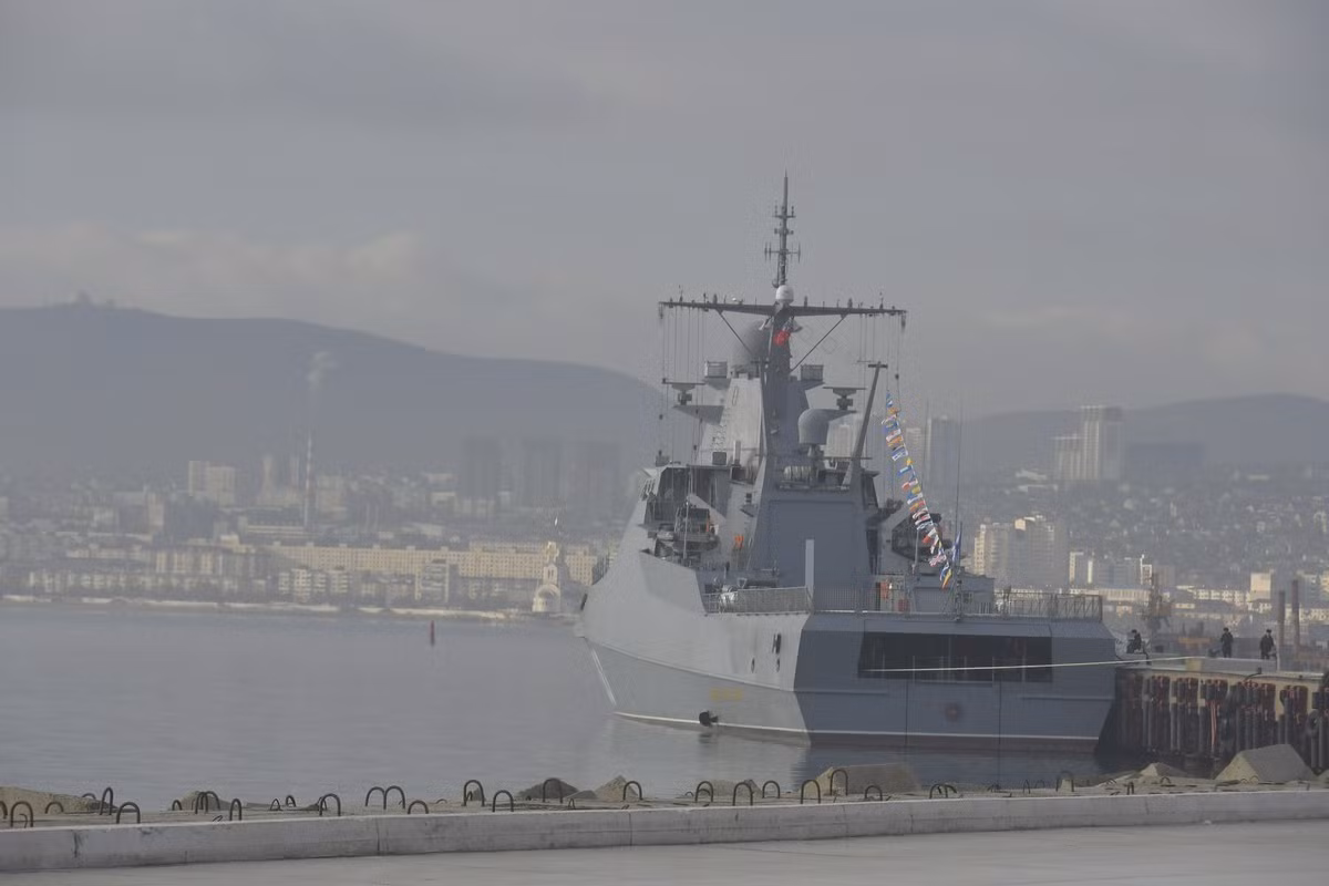 Các chiến hạm lớp này có khả năng ở trên biển liên tục 60 ngày, đạt tốc độ tối đa 30 hải lý/giờ và choán nước khoảng 1.700 tấn. Thủy thủ đoàn của tàu khoảng 80 người và phạm vi hoạt động lên đến 6.000 hải lý.