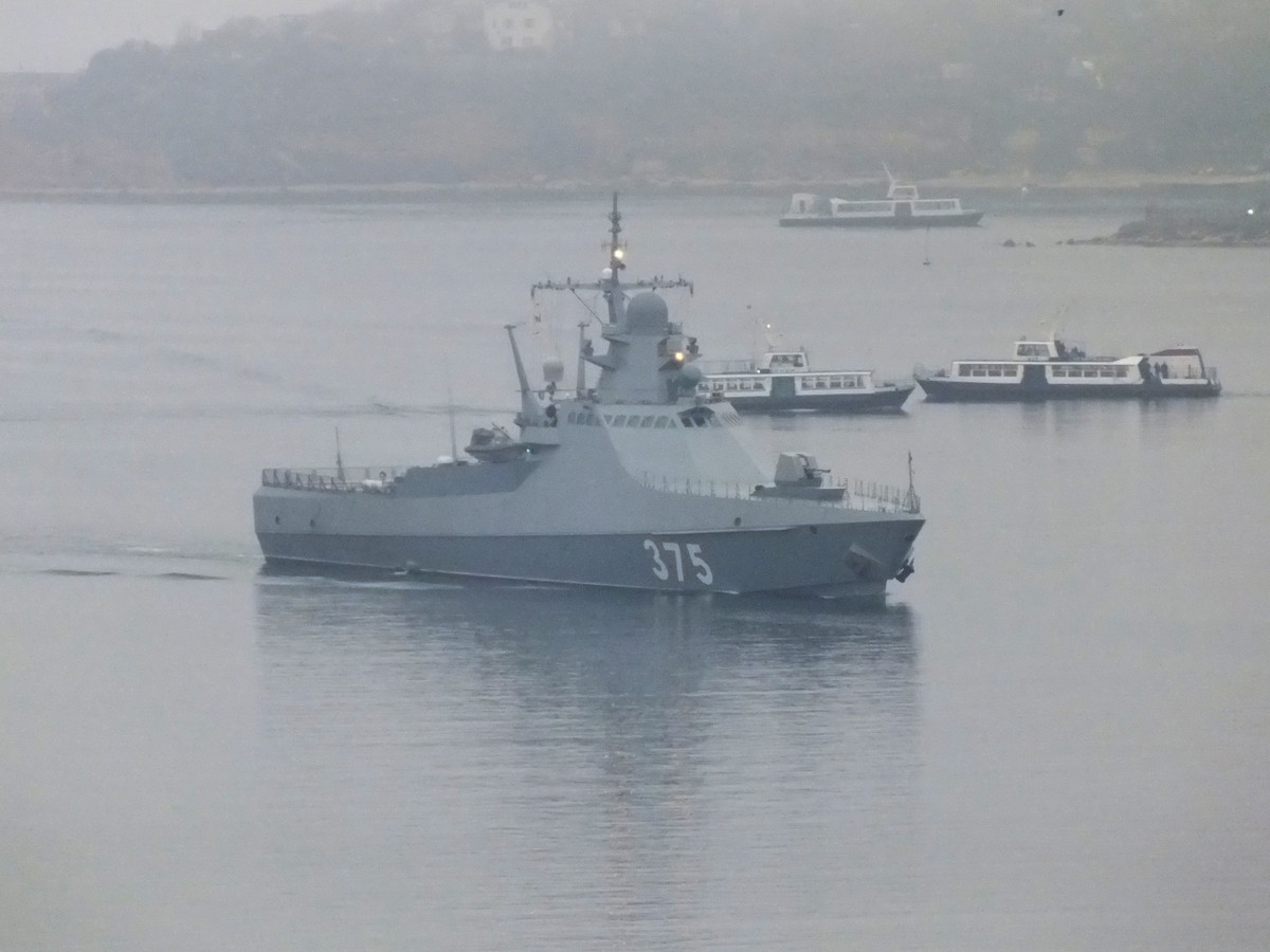 Trước lời phàn nàn, đã có phản bác từ giới chức quân sự Nga rằng các "chuyên gia" đã không tính đến bản chất module trong thiết kế của con tàu, trong khi phương Tây vẫn nhận thức rõ về tiềm năng của lớp chiến hạm trên.