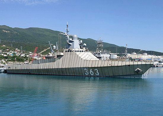 “Một buổi lễ chính thức đã được tổ chức tại căn cứ hải quân Novorossiysk của Hạm đội Biển Đen để tiếp nhận tàu tuần tra thế hệ mới Pavel Derzhavin vào cơ cấu của đơn vị".