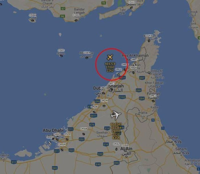 Cùng lúc đó, một chiến đấu cơ F-16 và máy bay tiếp dầu Boeing KC-135 Stratotanker của không quân Mỹ bắt đầu thực hành cuộc tấn công Iran trên vùng biển trung lập của Vịnh Ba Tư. Đây là đơn vị đóng tại Saudi Arabia và hoạt động của họ giống như đe dọa Tehran.