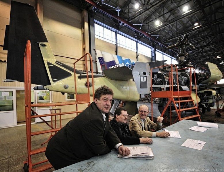 Quá trình sản xuất trực thăng tấn công Ka-52 Alligator trải qua nhiều công đoạn rất phức tạp với yêu cầu kỹ thuật cao nhằm đảm bảo hiệu suất chiến đấu.