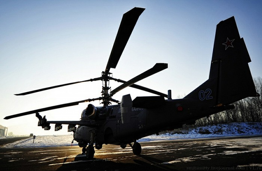 Chiếc trực thăng này có thể vận hành trong mọi điều kiện thời tiết, cung cấp thông tin và điều phối các đội trực thăng, lính bộ binh xung quanh chiến trường. Nó cũng có thể hỗ trợ hỏa lực cho binh lính chiến đấu, bay tuần tra và hộ tống các đoàn xe quân sự.