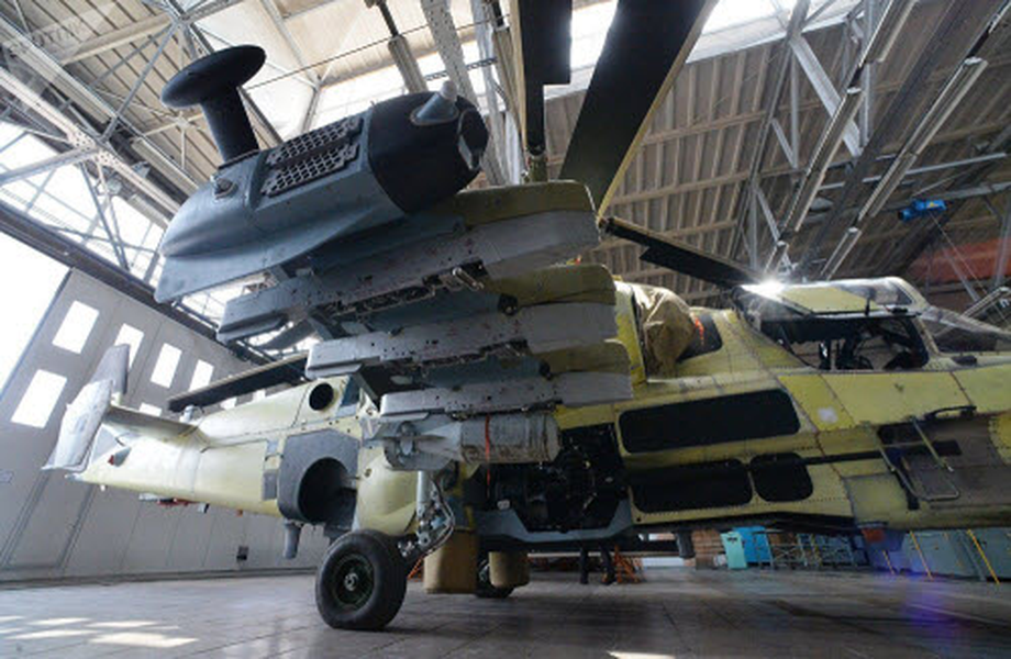 Các loại vũ khí của Ka-52 Alligator bao gồm súng 2A42-1 30mm, tên lửa chống tăng laser dẫn đường 9K121 Vikhr và tên lửa S-8.