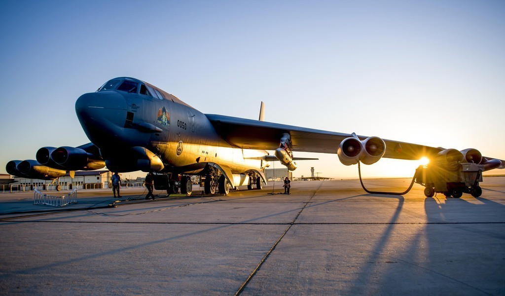 Trong khi Nga và Trung Quốc đã có những sản phẩm chứng minh uy lực trong các đợt thử nghiệm và cả thực chiến thì Mỹ có bước tiến chậm hơn.