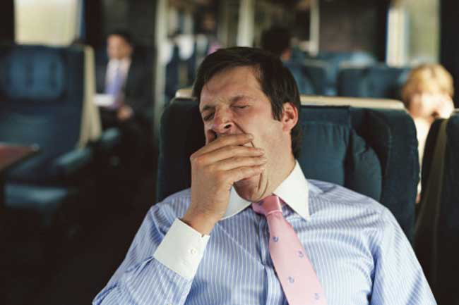 Mệt mỏi: Do sự sinh sôi không kiểm soát của các tế bào máu, các bệnh nhân thường có cảm giác mệt mỏi và yếu ớt dù chỉ ngồi yên một chỗ.