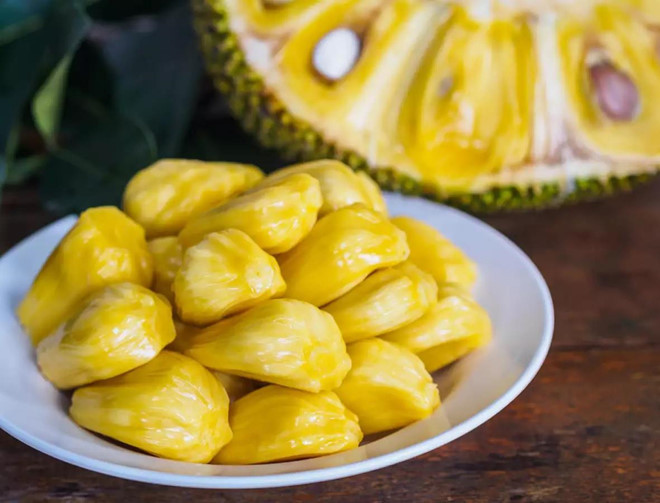 Mít: Loại trái cây thơm ngon này chứa nhiều vitamin C và chất xơ, rất hữu ích cho quá trình tiêu hóa. Nó giúp tăng cường thị lực và điều hòa huyết áp. Tuy nhiên, bạn không nên ăn quá nhiều mít cùng một lúc vì nó có thể gây nóng, nổi mụn. Ảnh: Timesofindia.