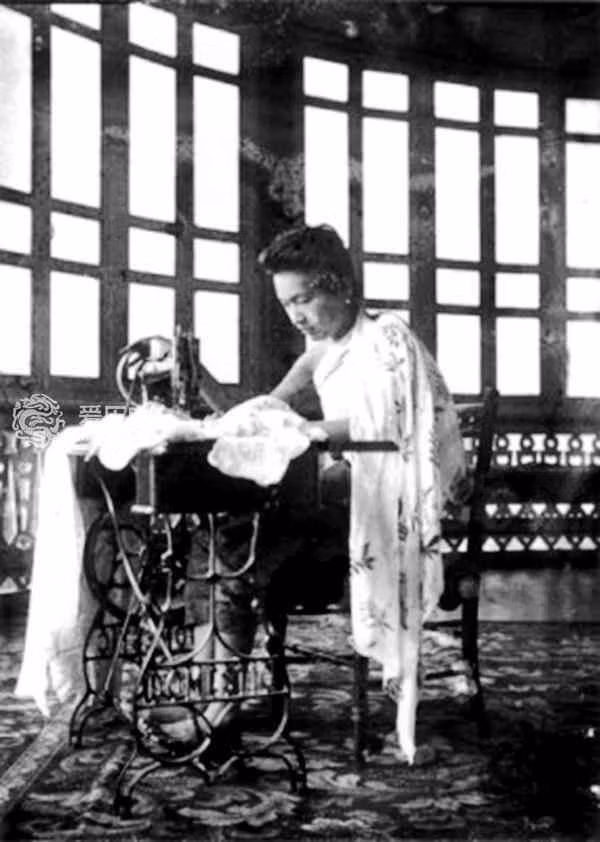 Hình ảnh có phần quen thuộc trong hậu cung Thái. (Nguồn ảnh ilishi).