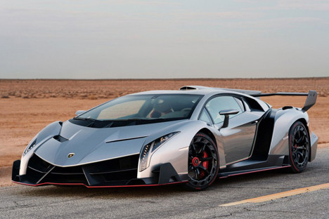 Lamborghini Veneno được sản xuất đúng 4 chiếc Veneno trên toàn thế giới. Trong đó 3 chiếc được bán ra thị trường Thế giới, chiếc còn lại hãng “Bò Ý” giữ lại dùng để trưng bày.