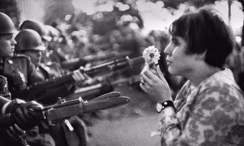 Marc Riboud có nhiều tác phẩm nổi tiếng, trong đó ấn tượng nhất là bức ảnh chụp một cô gái cầm hoa đứng trước hàng rào lính súng ống đầy mình trong một cuộc biểu tình chống chiến tranh Việt Nam diễn ra ở thủ đô Washington D.C năm 1967.