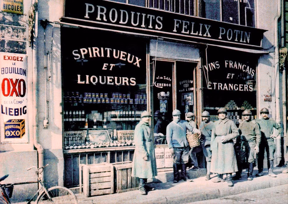 Những bức ảnh màu hiếm của phó nháy Léon Gimpel đã giúp chúng ta có cái nhìn chân thực hơn về cuộc sống thường nhật của người dân Pháp đầu thế kỷ 20.