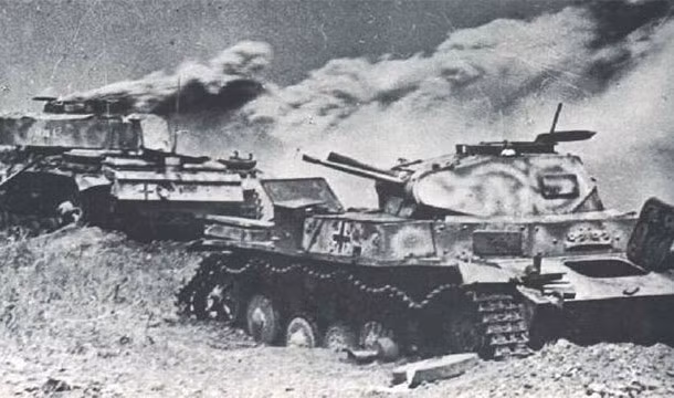 Trận chiến xe tăng lớn nhất lịch sử diễn ra giữa phát xít Đức và Liên Xô tại Kursk từ ngày 4 - 22/7/1943. Trong trận chiến đó, hơn 3.600 xe tăng được triển khai.